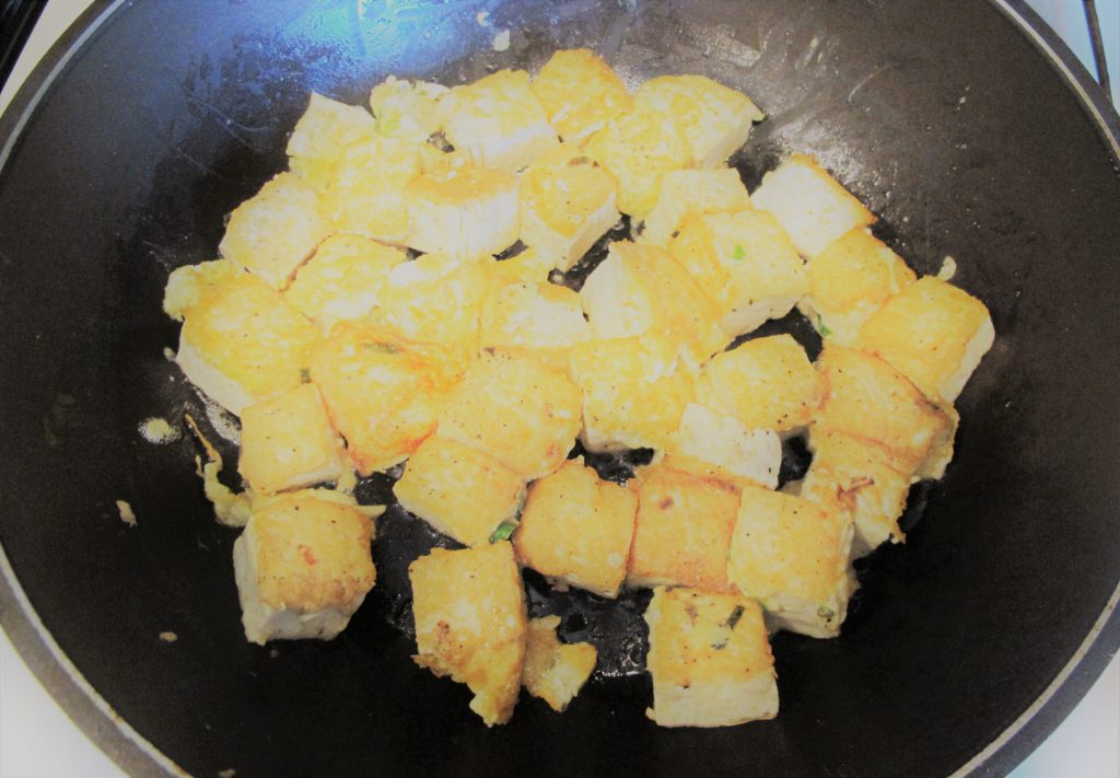 Fring Tofu in pan