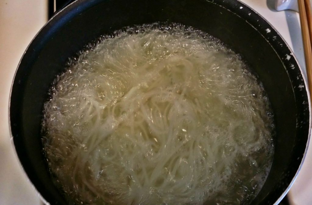 Boiling noodles