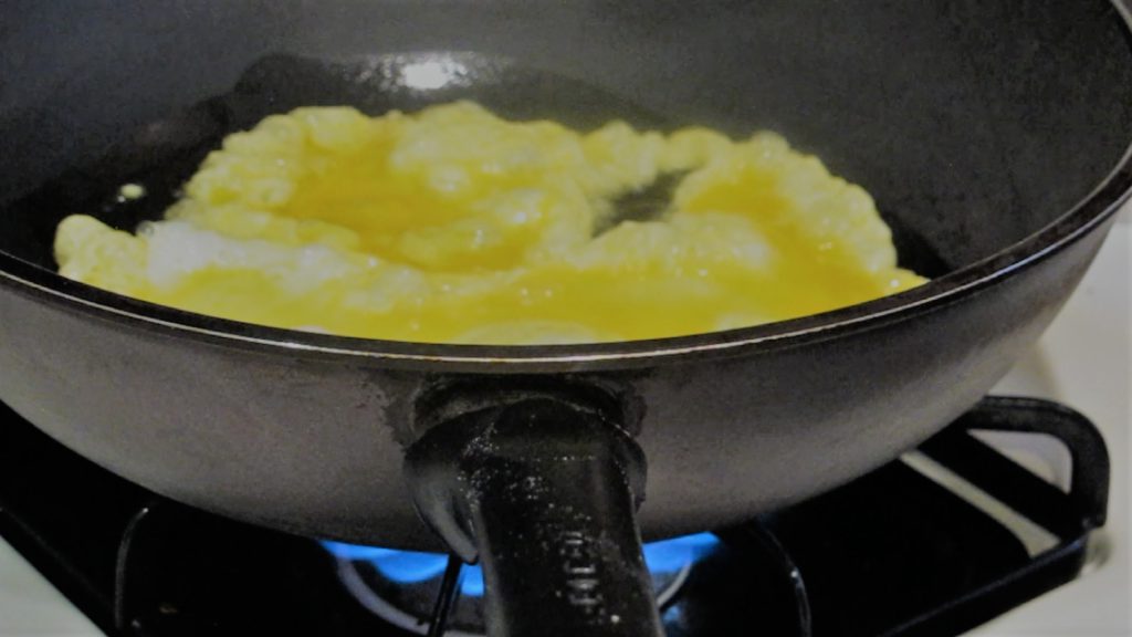 Frying Scramble eggs